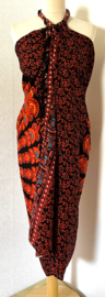 Sarong pauw, zwart/rood/multi.  Symbool van onsterfelijkheid.