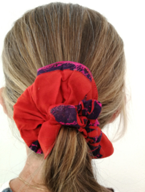 Schitterende batik wokkel/scrunchie. Voor paardenstaart, vlecht of knot. Met dubbelzijdige batik print.