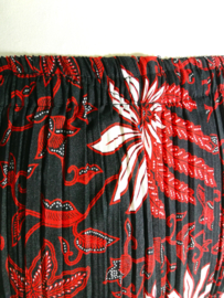 Batik uit Java. Authentieke rok plissé.  Maatbereik 36 tm 42.