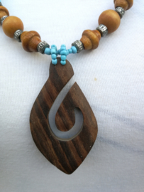 Tribal ketting turquoise. Totale lengte 27 cm. 