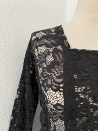 Traditionele kebaya set. Maat 42.