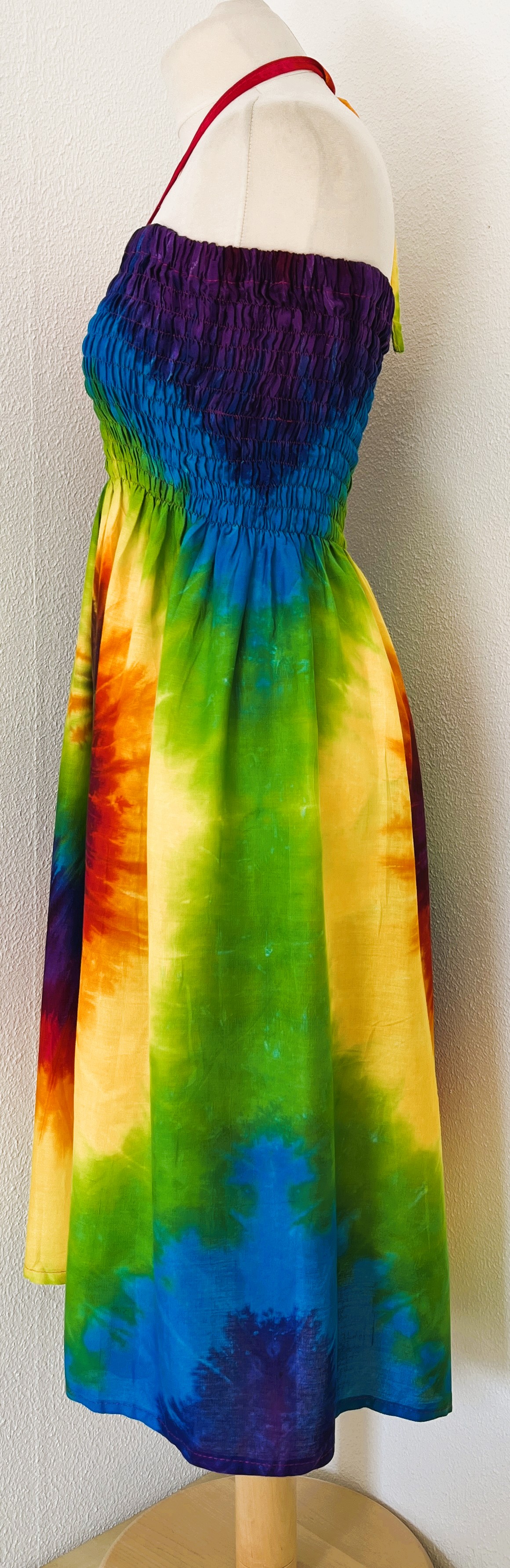 Tie dye jurkje van sarong stof. One size voor maat 36 t/m 42.