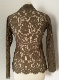 Traditionele Balinese kanten kebaya terra bruin. Maat 36.