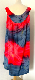 Heerlijk wijd tie dye jurkje.  One size voor maat 44/46.