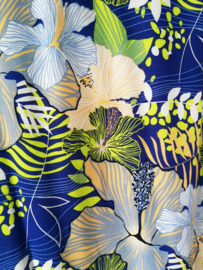 Soepelvallend hemdjurkje 'bloemen  symphony'. Maat 46/48.