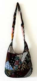 Schoudertas 38 x 29 cm. Hoofdvak en zijvak met rits. Gevoerd.