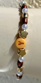 Uit het atelier van Puck. Naam armbandje  'Y'.