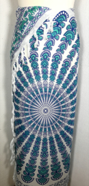 Sarong pauw, wit/blauw/zeegroen-turkoois.  Symbool van onsterfelijkheid.