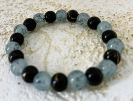 Uit het atelier van Ana. Armband zwart/grijs.