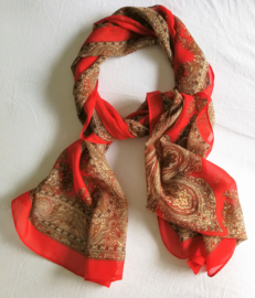 Sjaaltje van voile crepe rood. 155 x 50 cm. Met prachtig batik motief.