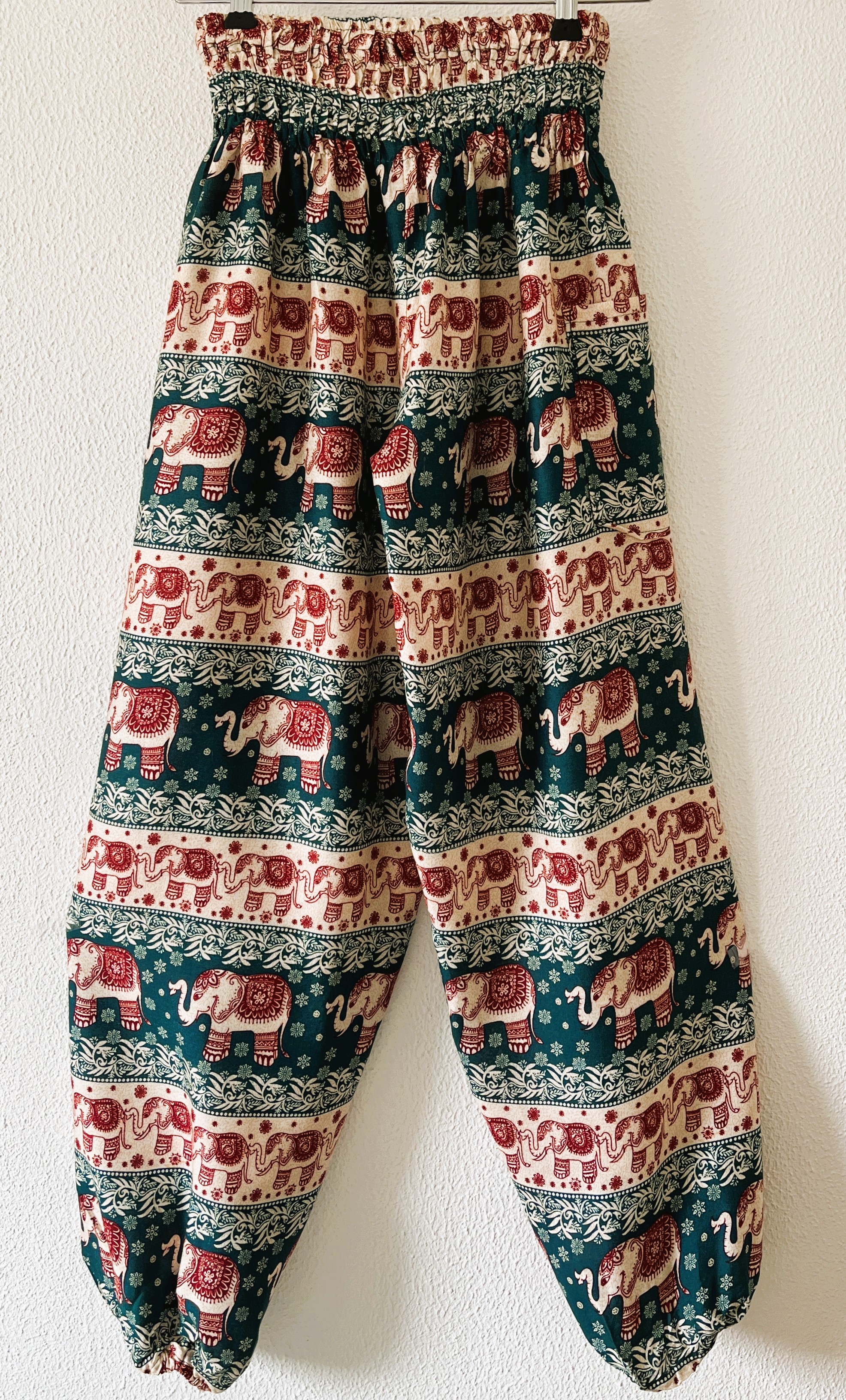 Prachtige Bohemian olifanten broek. Lange benen model.   Maat 40/42.