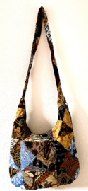 Schoudertas 38 x 29 cm. Hoofdvak en zijvak met rits. Gevoerd.