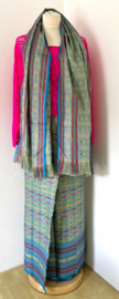 Luxe en authentieke traditionele Balinese set. Maat 54.