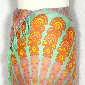 Sarong pauw, pastel tinten. Symbool van onsterfelijkheid.