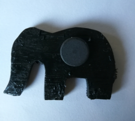 Koelkast magneet olifant. Beschilderd door de Balinese aboriginals, de Bali Aga. 6 x 4 cm.