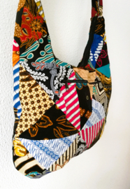 Schoudertas 38 x 29 cm. Hoofdvak en zijvak met rits. Gevoerd.