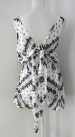 Korte zomerse mouwloze jumpsuit 'Mandala art'.  Maat 36 t/m 40.