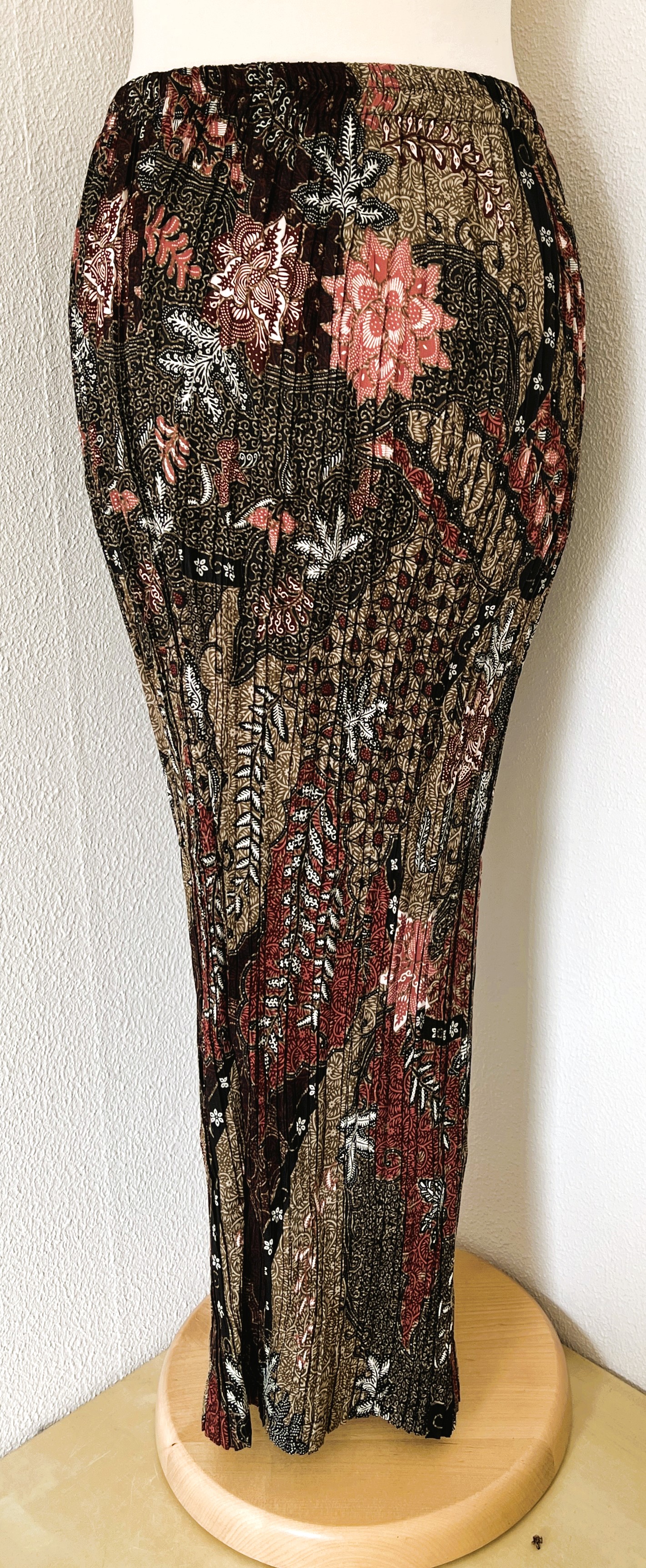 Batik uit Java. Authentieke rok plissé. Maatbereik 38 t/m 44.