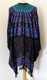 Sarong vest pauw, dieppaars/hemelsblauw/zwart.  Maat 36 t/m 50.
