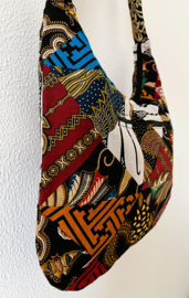 Schoudertas 38 x 29 cm. Hoofdvak en zijvak met rits. Gevoerd.