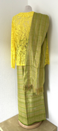 Luxe en authentieke traditionele Balinese set. Maat 54.