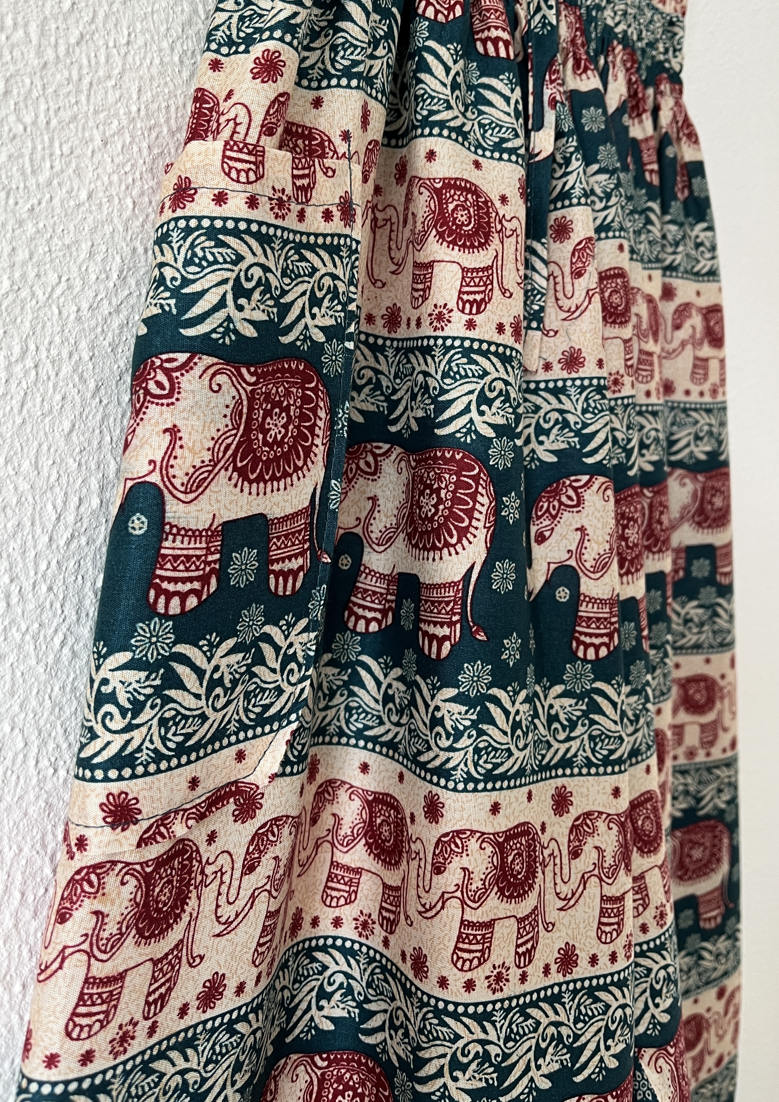 Prachtige Bohemian olifanten broek. Lange benen model.   Maat 40/42.