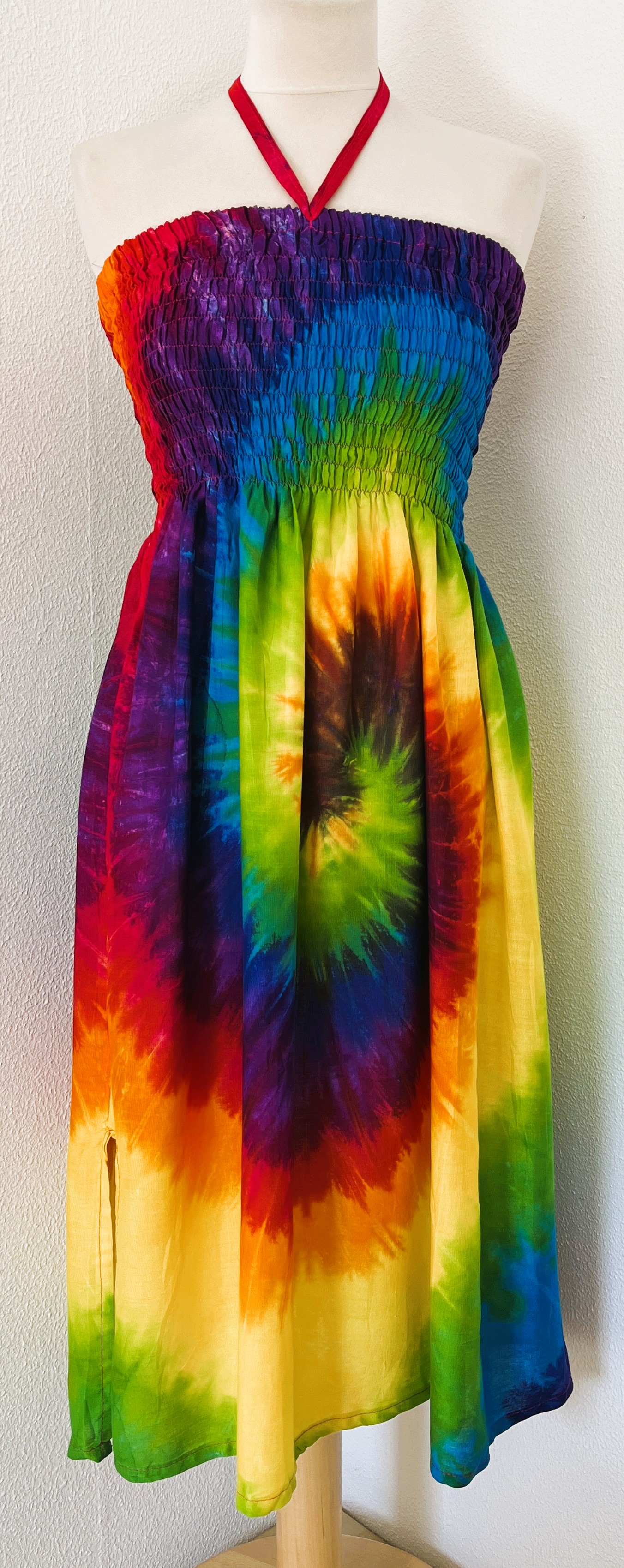 Tie dye jurkje van sarong stof. One size voor maat 36 t/m 42.