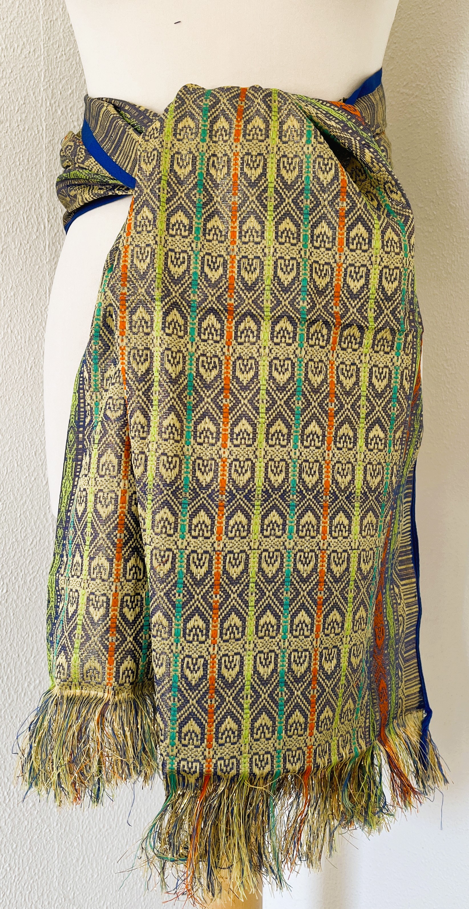 Kain Songket. Geweven gouddraad sarong. Complete set met selendang