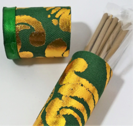 Koker van Harum Bali met 10 Lotus incense sticks. Kleuren kokers kunnen varieren.
