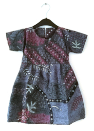 Eenvoudig jurkje van Balinese batik. Maat 104, 4 jaar.