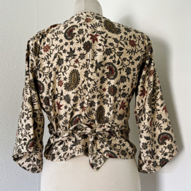 Wikkelvestje van microsilk, authentieke Balinese batik.
