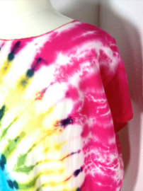 Kleurrijk shirt tie dye Bali, wijdte 130 cm, lengte 76 cm. 100% rayon. Maatbereik 36 t/m 46.