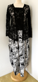 Traditionele kebaya set. Maat 42.