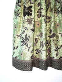 Schitterend jurkje van Javaanse batik. Maat 116/122.  6/7 jaar.