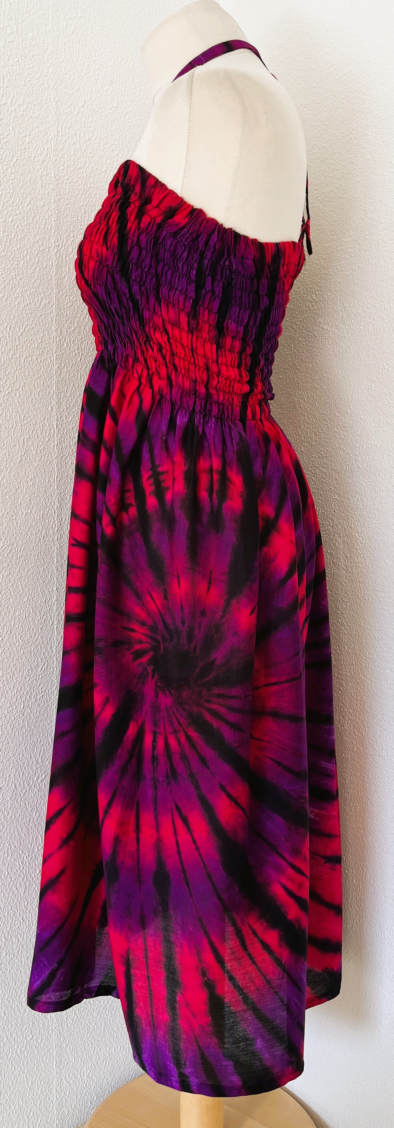 Tie dye jurkje van sarong stof. One size voor maat 36 t/m 42.
