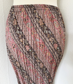 Batik uit Java. Authentieke rok plissé. Maatbereik 40/42.