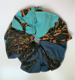 Schitterende batik wokkel/scrunchie. Voor paardenstaart, vlecht of knot. Met dubbelzijdige batik print.