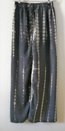Broek 'tie dye'. Maat 38/40. Extra lang model.