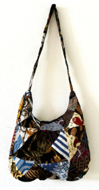 Schoudertas 38 x 29 cm. Hoofdvak en zijvak met rits. Gevoerd.