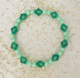 Uit het atelier van Puck. Armbandje  'Pastel'.