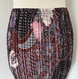 Batik uit Java. Authentieke rok plissé. Maatbereik 36 t/m 40.