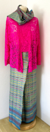 Luxe en authentieke traditionele Balinese set. Maat 54.