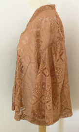 Traditionele Balinese kanten kebaya steenbruin. Maat 58.