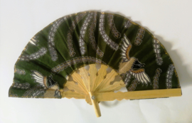 Kleurrijke waaier. Bamboe met batik stof. 18 cm. 
