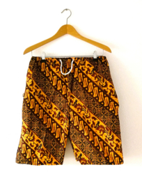 Short van authentieke Javaanse batik. Maat heren 46/48. Dames 38.