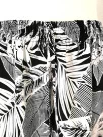 De Bali zomerhit. Rok 'tropisch blad OpArt'. Passend t/m maat 42.