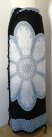 Sarong Mandala lichtgrijs/zwart.