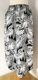 De Bali zomerhit. Rok 'tropisch blad OpArt'. Passend t/m maat 42.