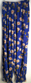 Kinderbroek bloempjes blauw. 10/12 jaar.