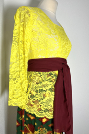 Weergaloos authentieke Balinese set. Maat 38.